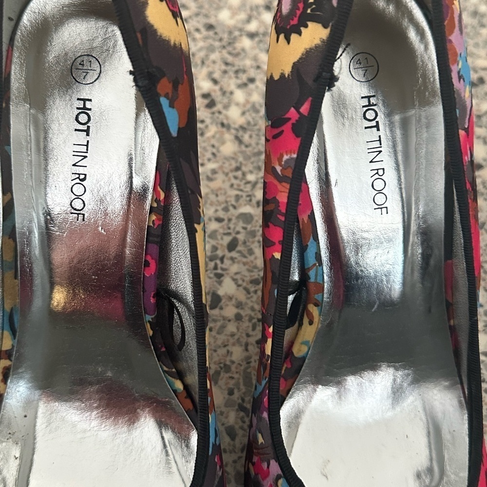 - Floral mixed Pattern detail high heels size 7 used hot tin roof ladies - Picture 8 of 16